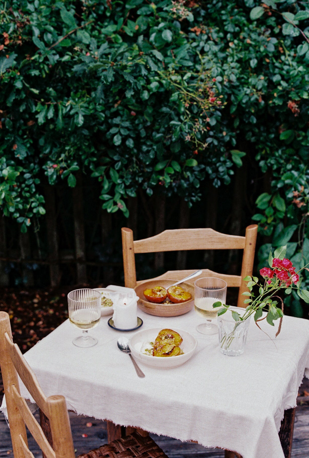 Caramelised peaches with honey, creme fraiche & pistachios